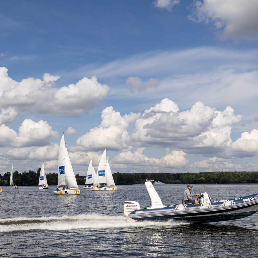 Яхта с музыкантом для влюбленных (3 часа)