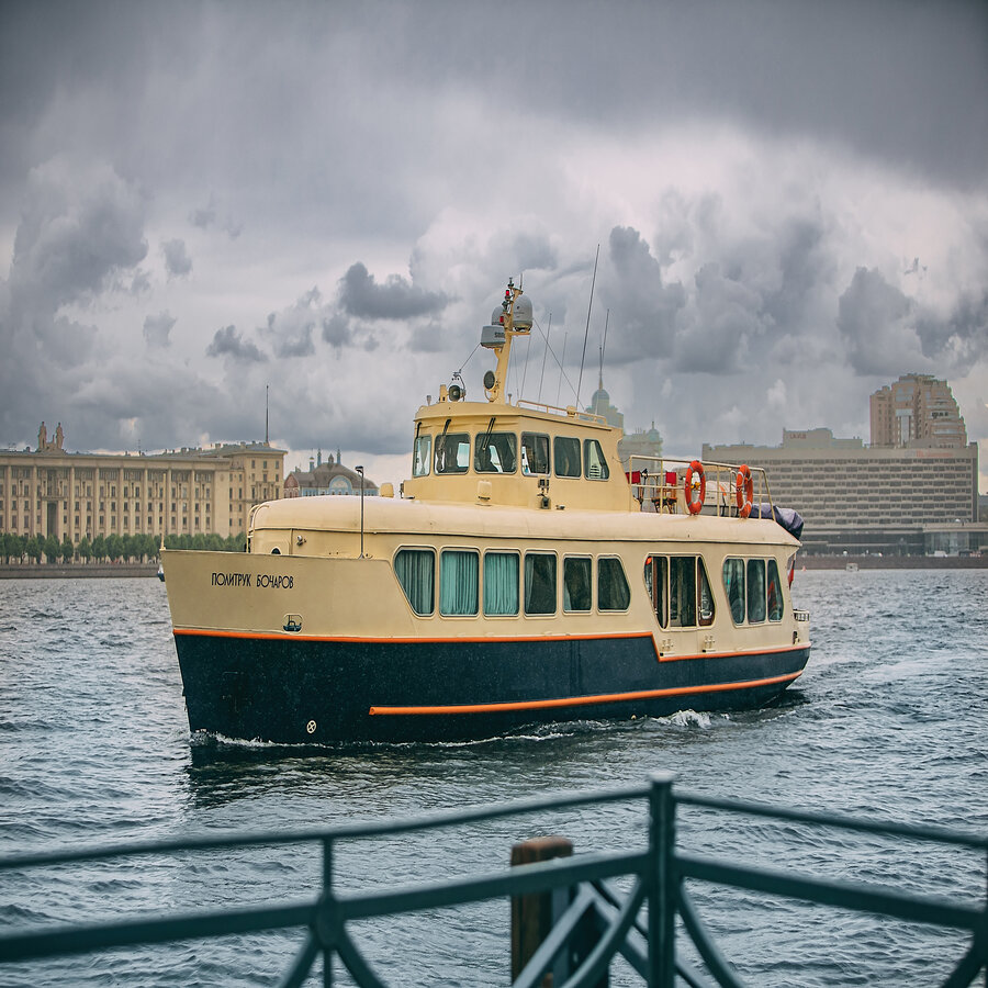 Аренда Теплохода "Политрук Бочаров" (сутки)