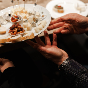 АРТ-бранчи (завтраки и ужины) и винные дегустации с искусствоведом в центре Петербурга