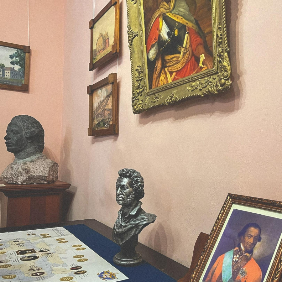 Экскурсия "Пушкинские места: Суйда-Кобрино-Выра" для компании