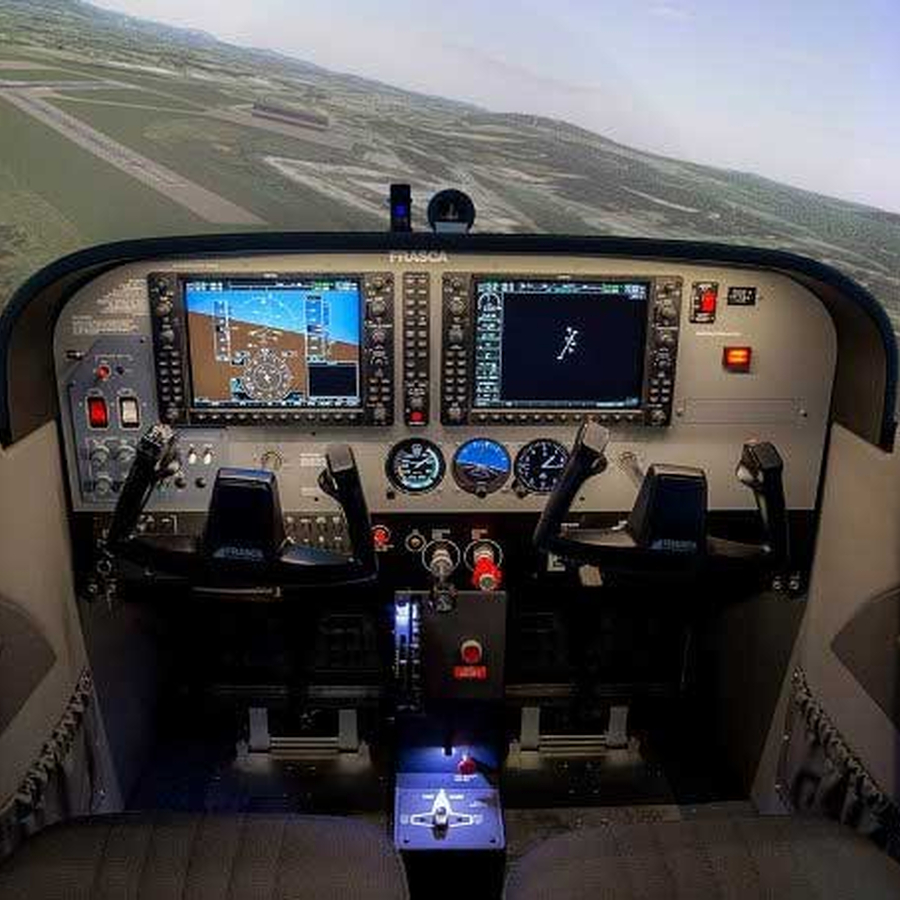 Урок пилотирования легкомоторного самолёта на авиатренажёре Cessna-172 (30 минут)