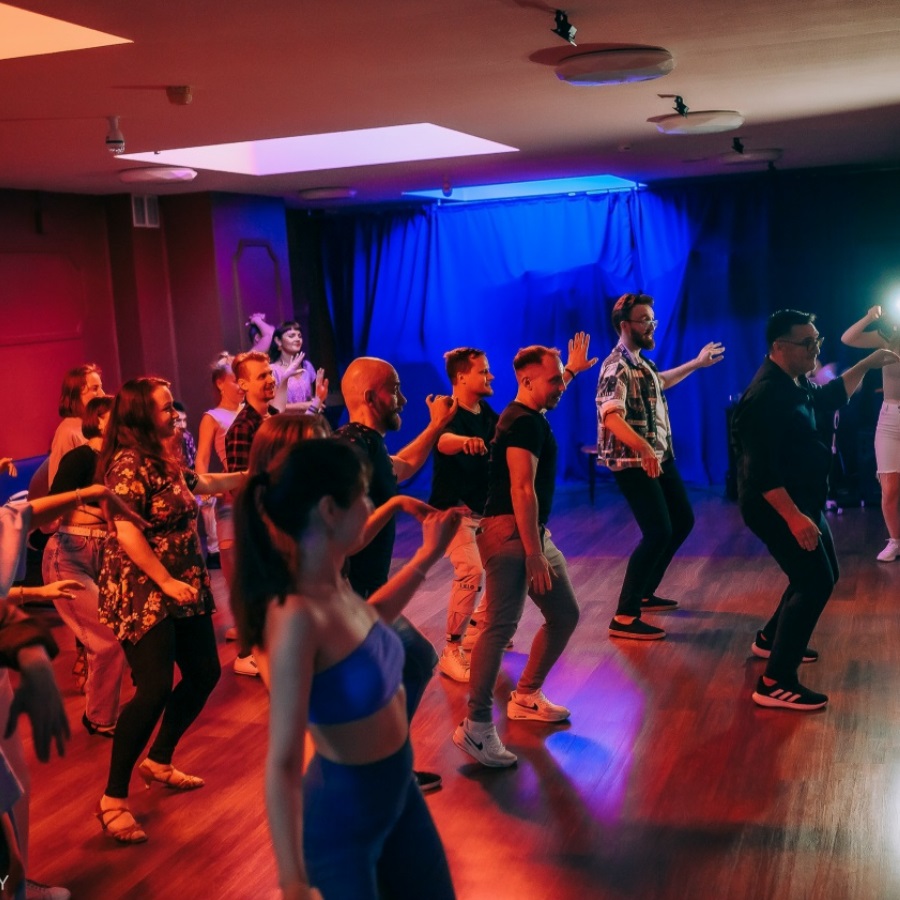 Парное индивидуальное занятие по танцам