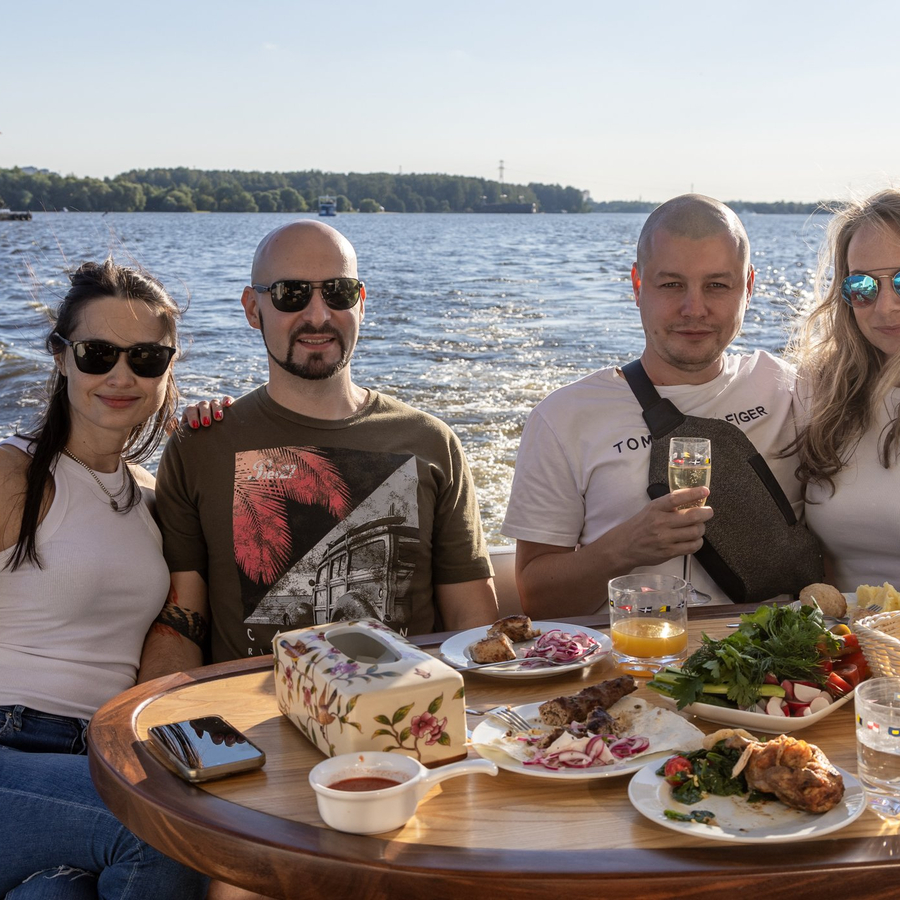 Яхта для компании  (2 часа)