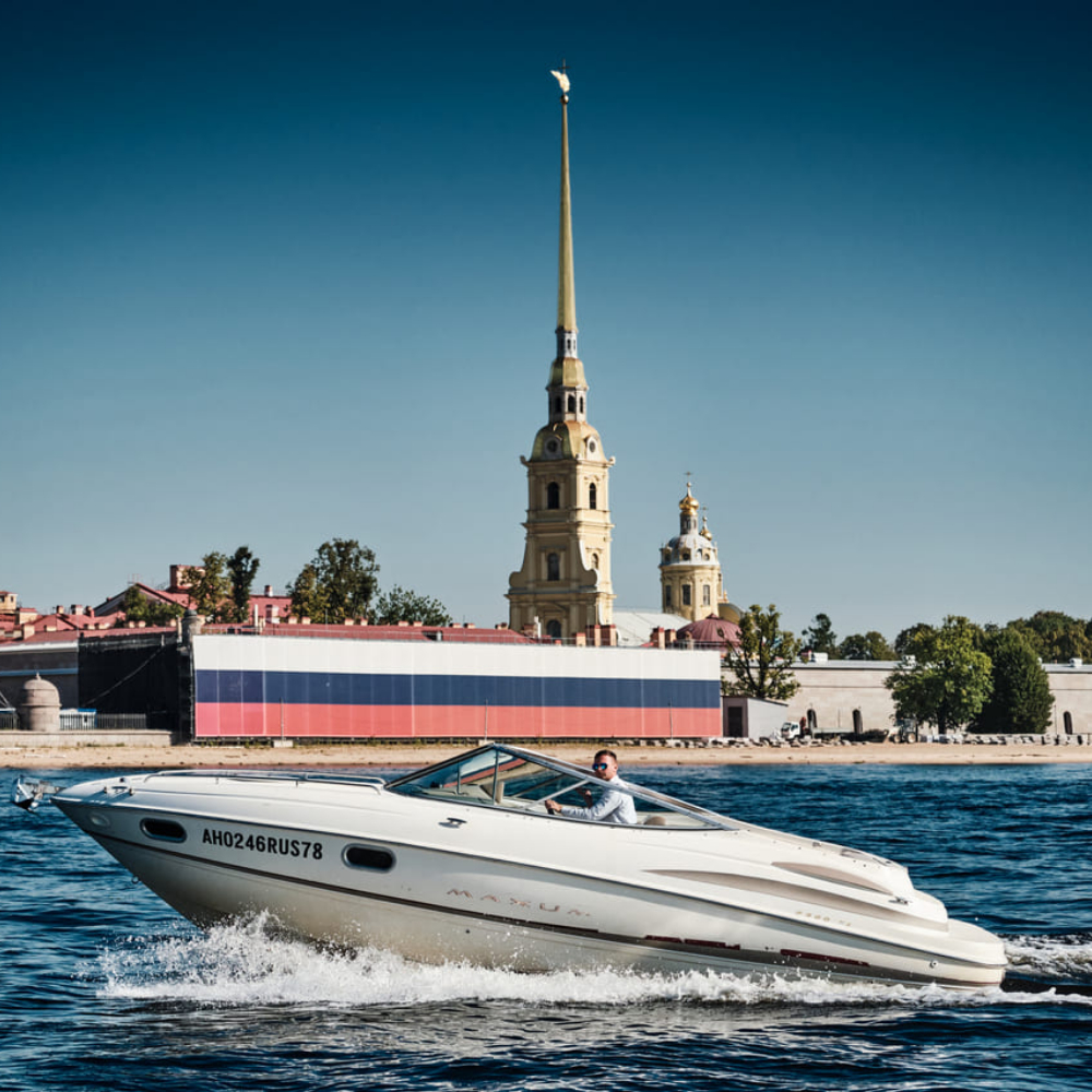 Прокат катера Maxum 2300 sc с капитаном (30 минут)