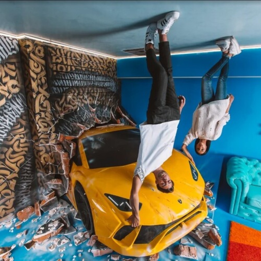 Музей "Дом наоборот" для компании