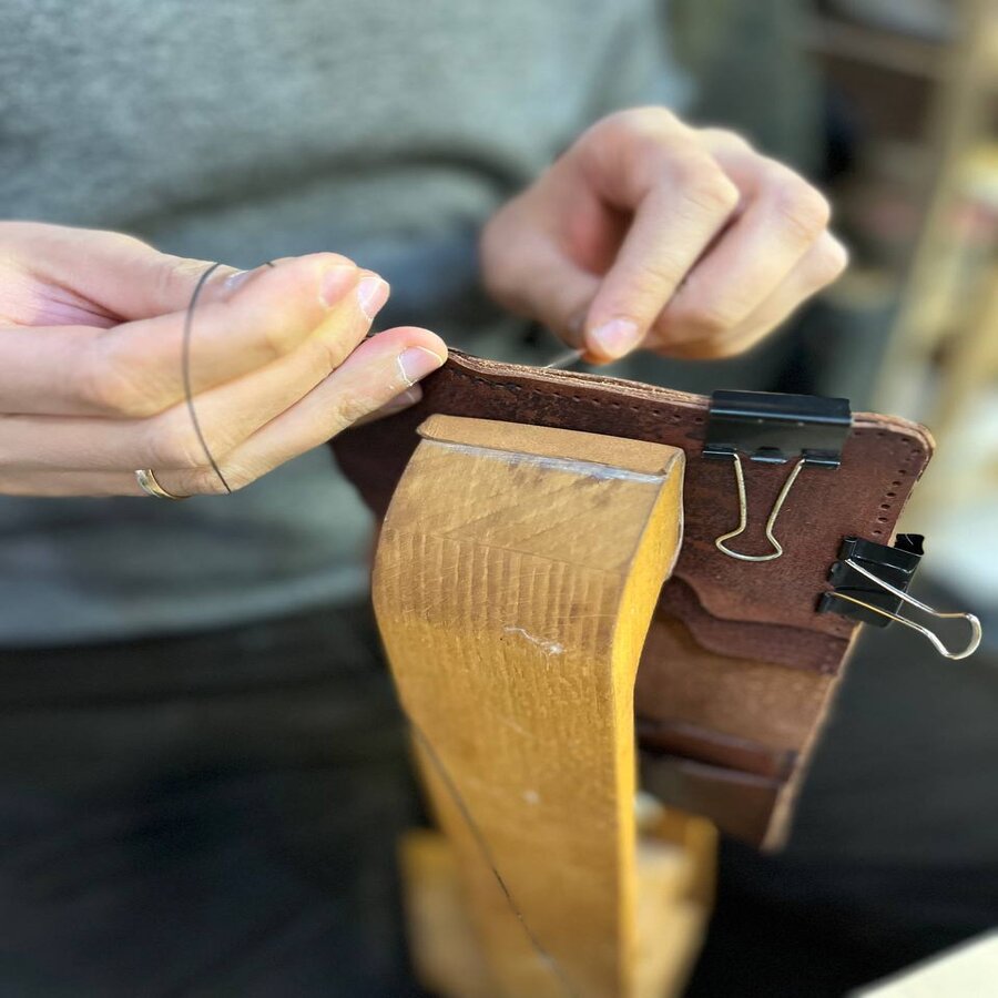 Мастер-класс Документница из натуральной кожи своими руками для семьи