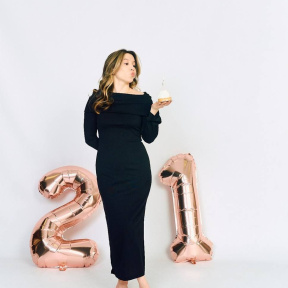 Премиум-фотосессия с пультом и зеркалом в студии автопортрета