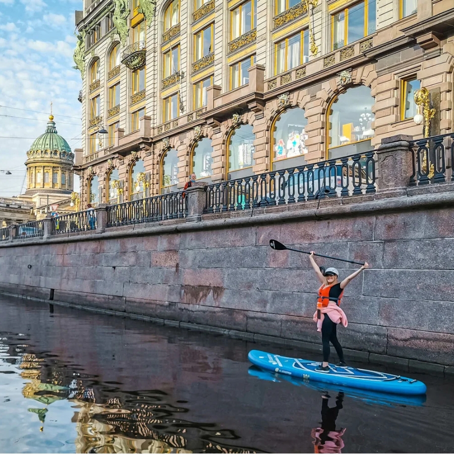 Прогулка на SUP по историческому центру Санкт-Петербурга для компании