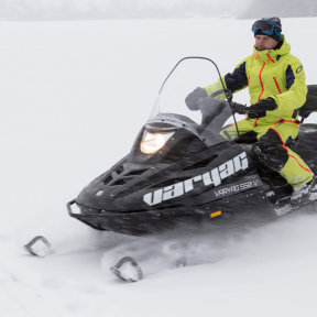 Катание на снегоходе марки BRP «Снежик Турист» в сопровождении инструктора по лесу