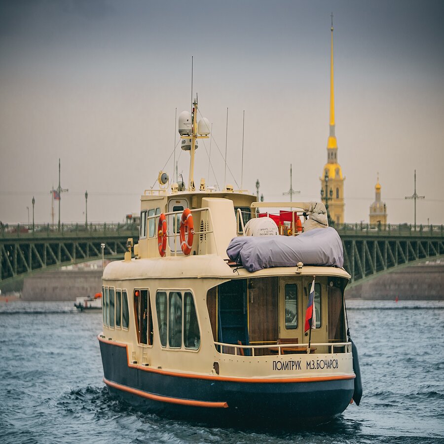 Аренда Теплохода "Политрук Бочаров" (сутки)