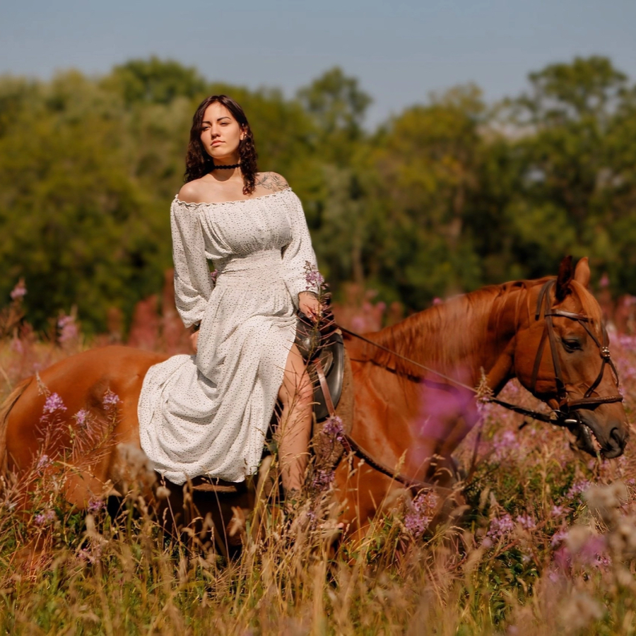 Индивидуальная  шаговая конная прогулка (будни дни)