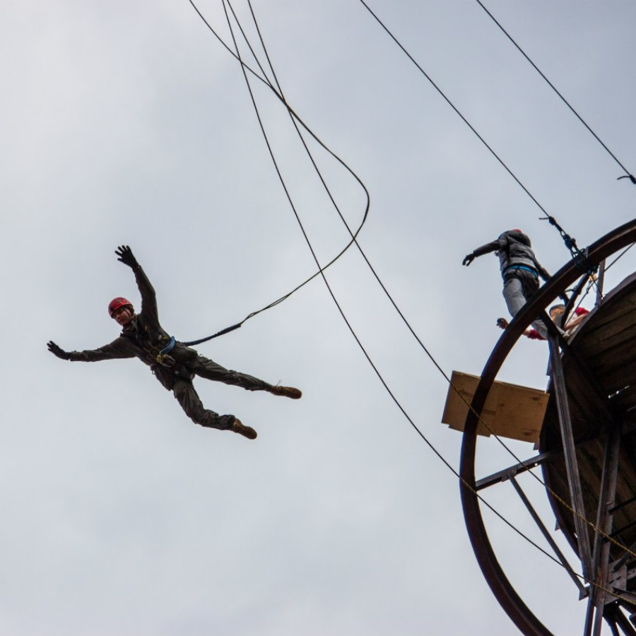 Прыжок с верёвкой с вышки «Маяк»