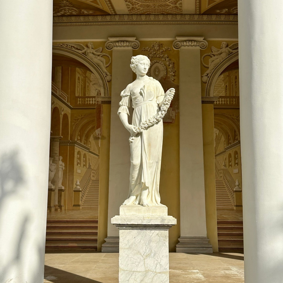 Экскурсия классический Павловск: Имперская роскошь и парковая гармония для компании