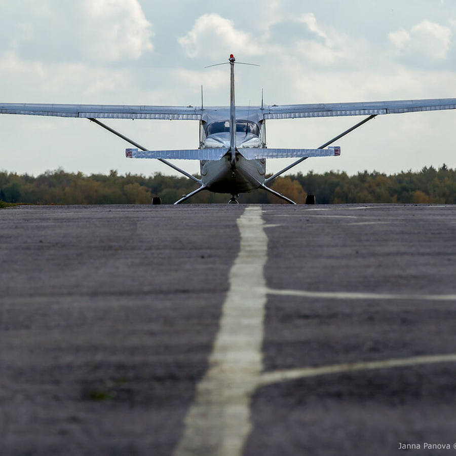 Полет на закате на самолете Aquila A210 (30 минут)