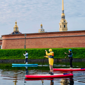Утренняя прогулка на сап бордах по маршруту Крейсер «Аврора» в составе группы (для троих)