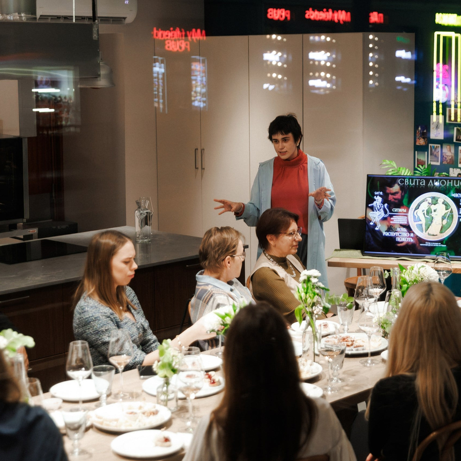 Арт-бранч с искусствоведом и посещением Эрмитажа