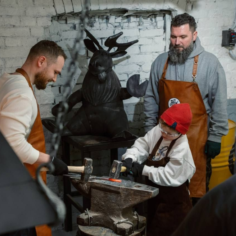 Детский мастер-класс «Посвящение в кузнецы» для двоих