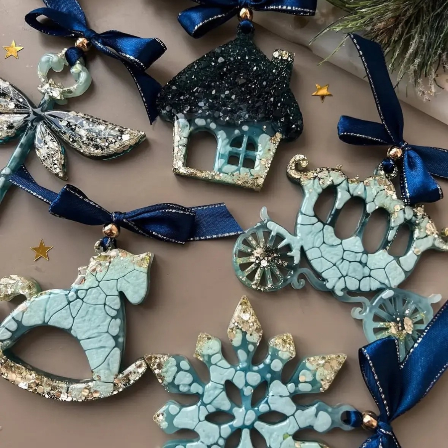 Мастер- класс «Ёлочные игрушки из эпоксидной смолы» для двоих