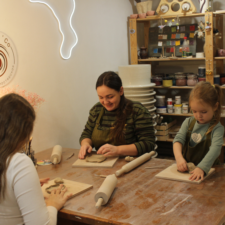 Индивидуальный мастер-класс для троих в гончарной мастерской