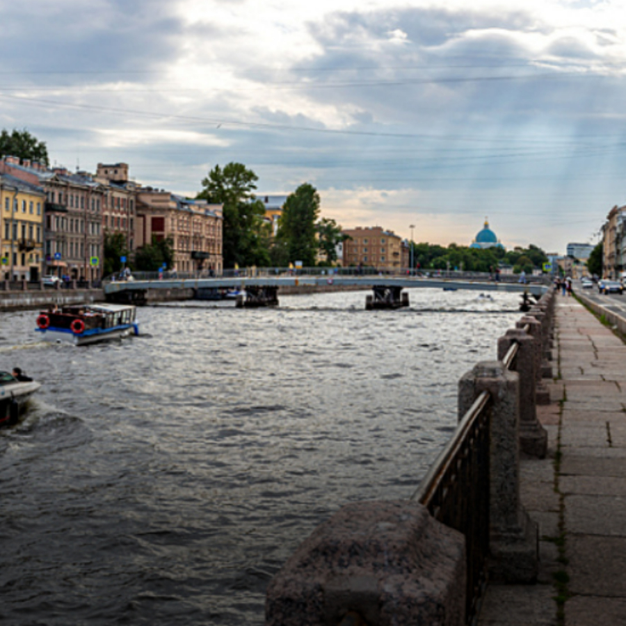 Ночная экскурсия по Санкт-Петербургу с водной прогулкой для компании