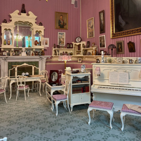 Экскурсия "Летние прогулки по Александровскому парку с посещением Александровского дворца" для семьи