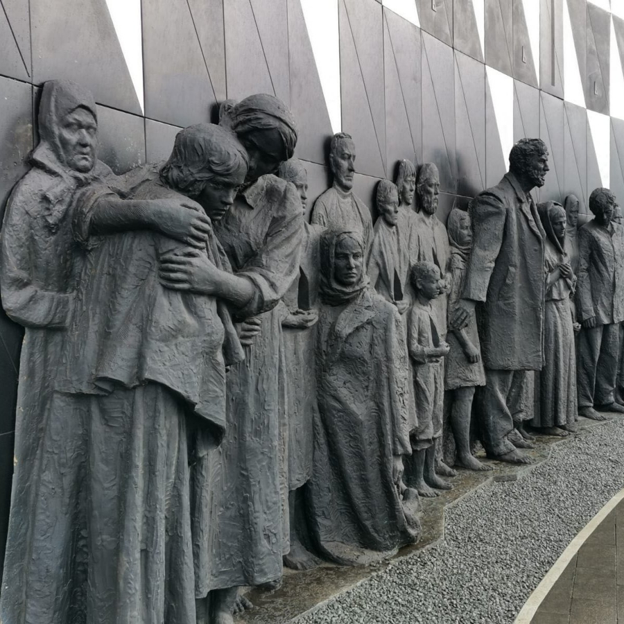 Экскурсия в Гатчину с посещением Мемориала в Зайцево