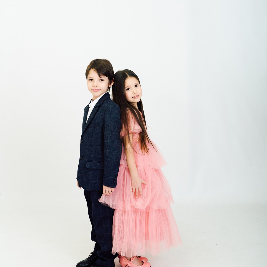 Премиум-фотосессия с пультом и зеркалом в студии автопортрета