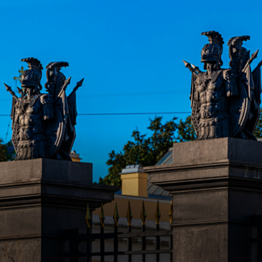 Пешеходная экскурсия по центру города. Русский музей для двоих