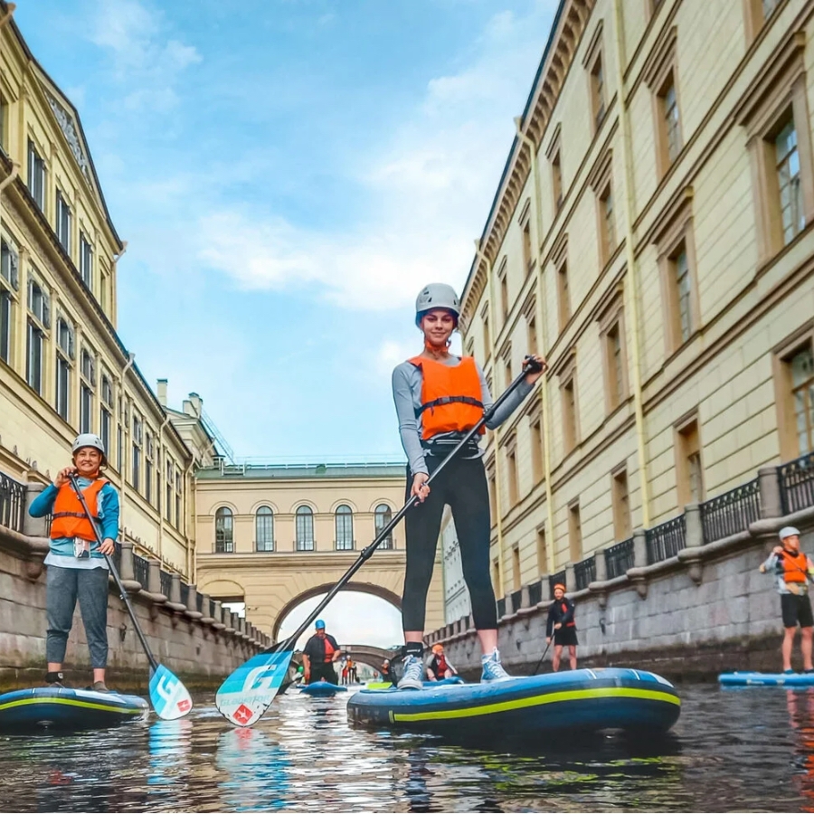 Прогулка на SUP по историческому центру Санкт-Петербурга для компании