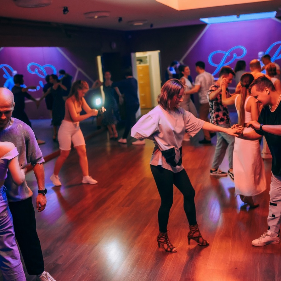 Парное индивидуальное занятие по танцам