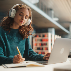 Месяц безлимитного обучения иностранному языку онлайн