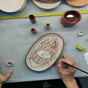 Мастер-класс по росписи керамической тарелки 