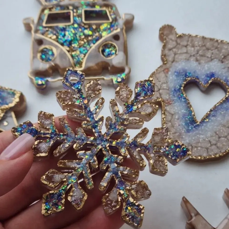 Мастер- класс «Ёлочные игрушки из эпоксидной смолы»