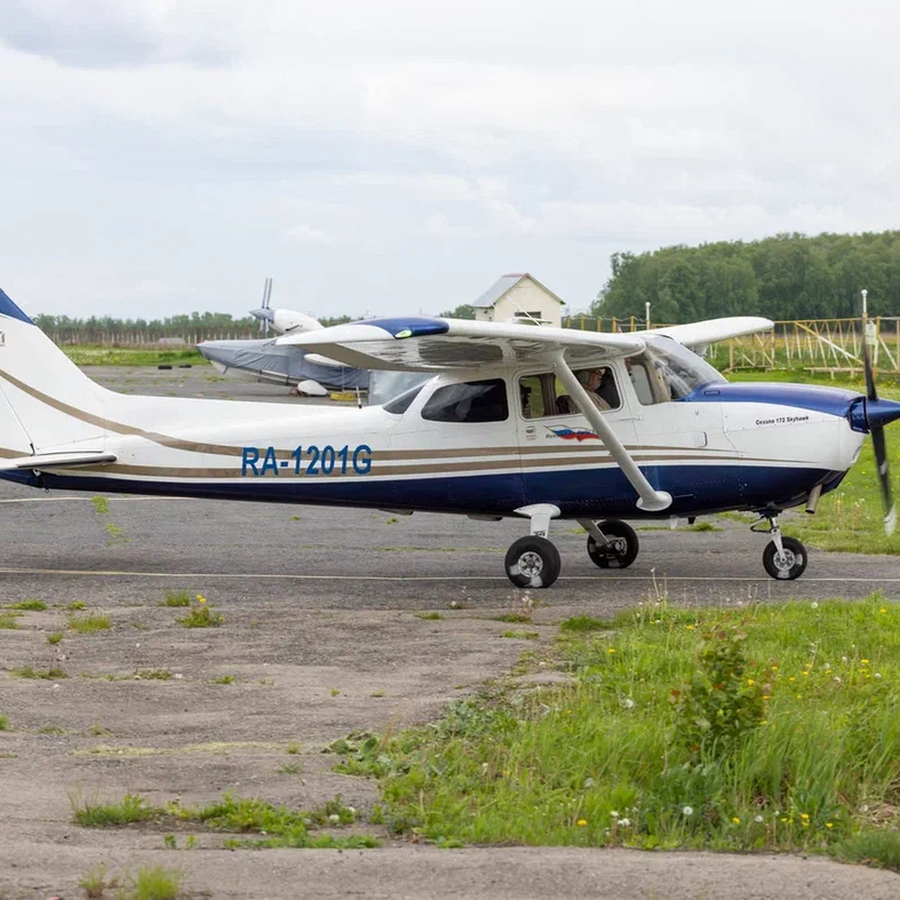 Учебный полет на самолете Aquila A210