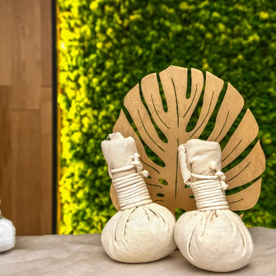 Тайский массаж травяными мешочками (1 час 30 минут)