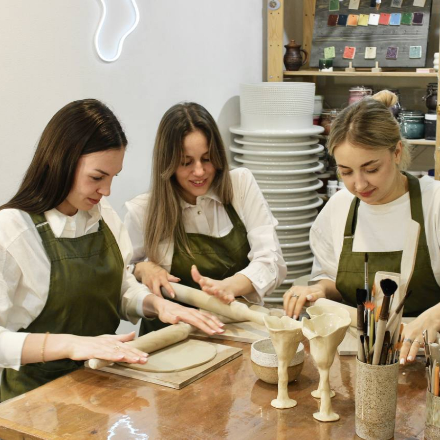 Индивидуальный мастер-класс для троих в гончарной мастерской