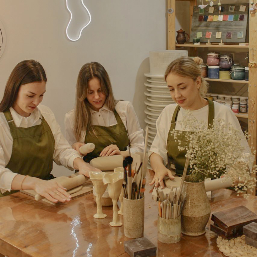 Индивидуальный мастер-класс для троих в гончарной мастерской