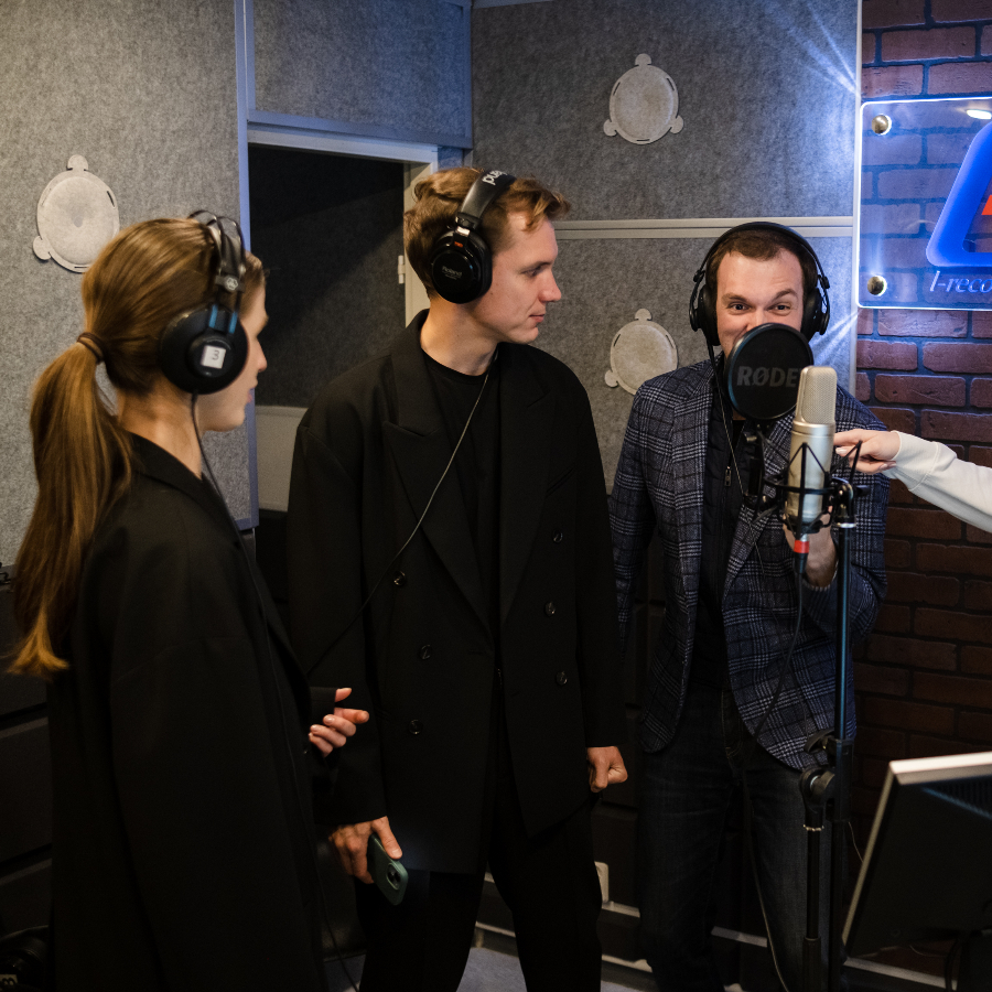 Романтическое свидание в студии озвучки и дубляжа