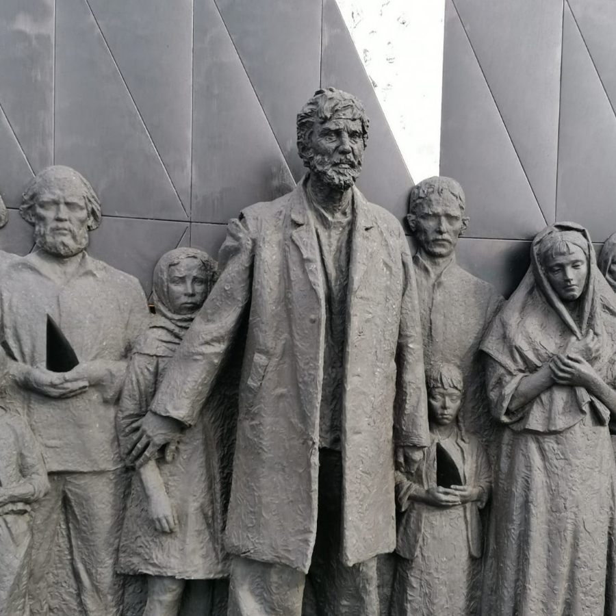 Экскурсия в Гатчину с посещением Мемориала в Зайцево для семьи